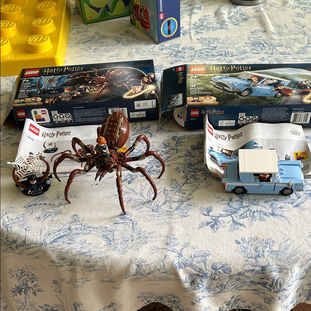 LEGO Harry Potter Aragog's Lair Set - Brown Spider and Blue Car